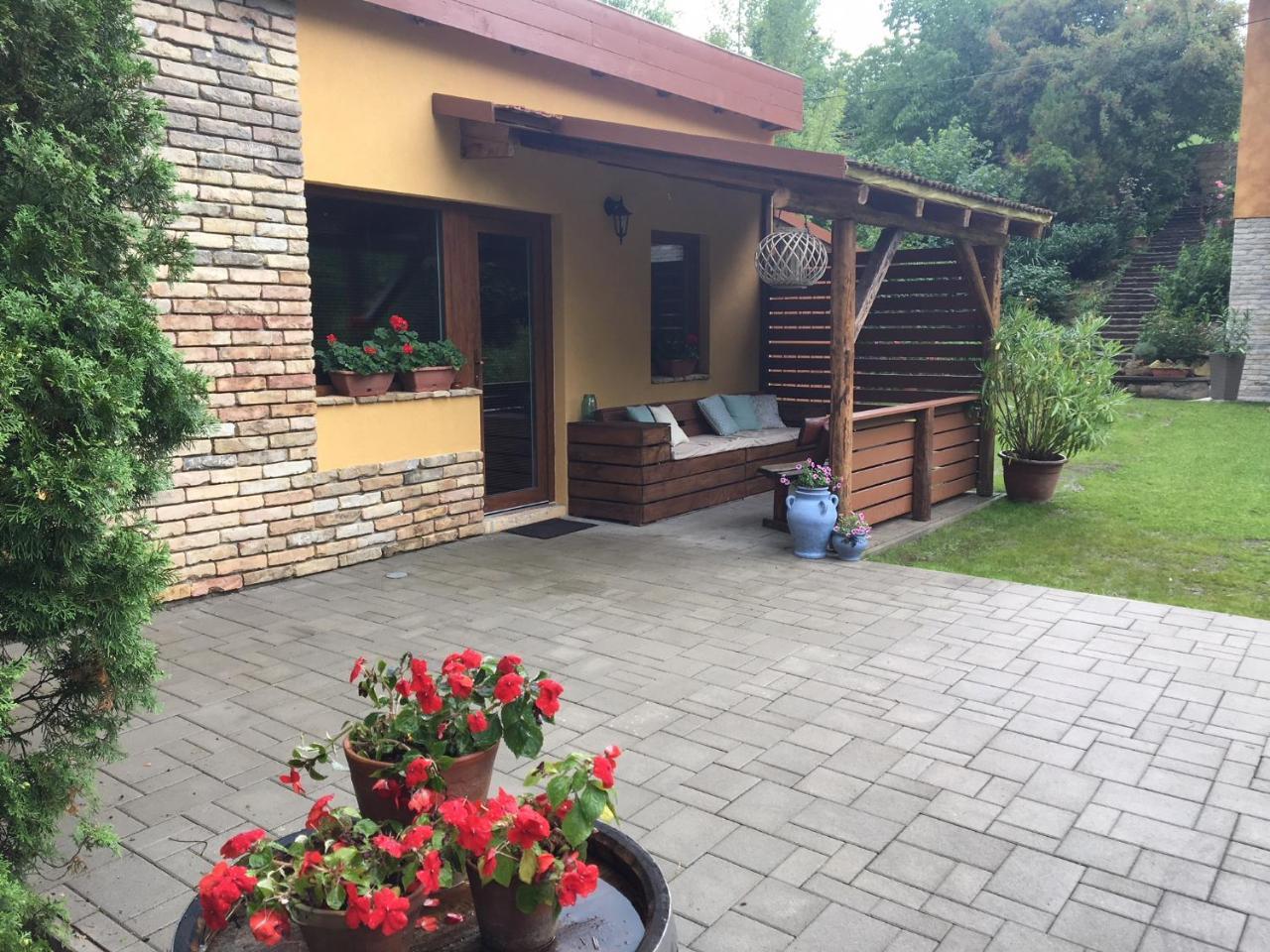 Tulipan Apartman Erlau Exterior foto